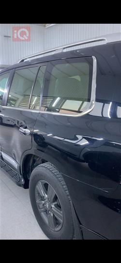 تۆیۆتا لاند کروزەر